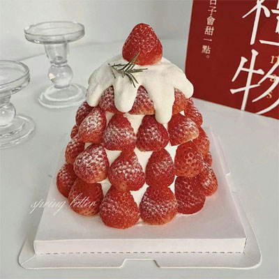 two layer strawberry cake